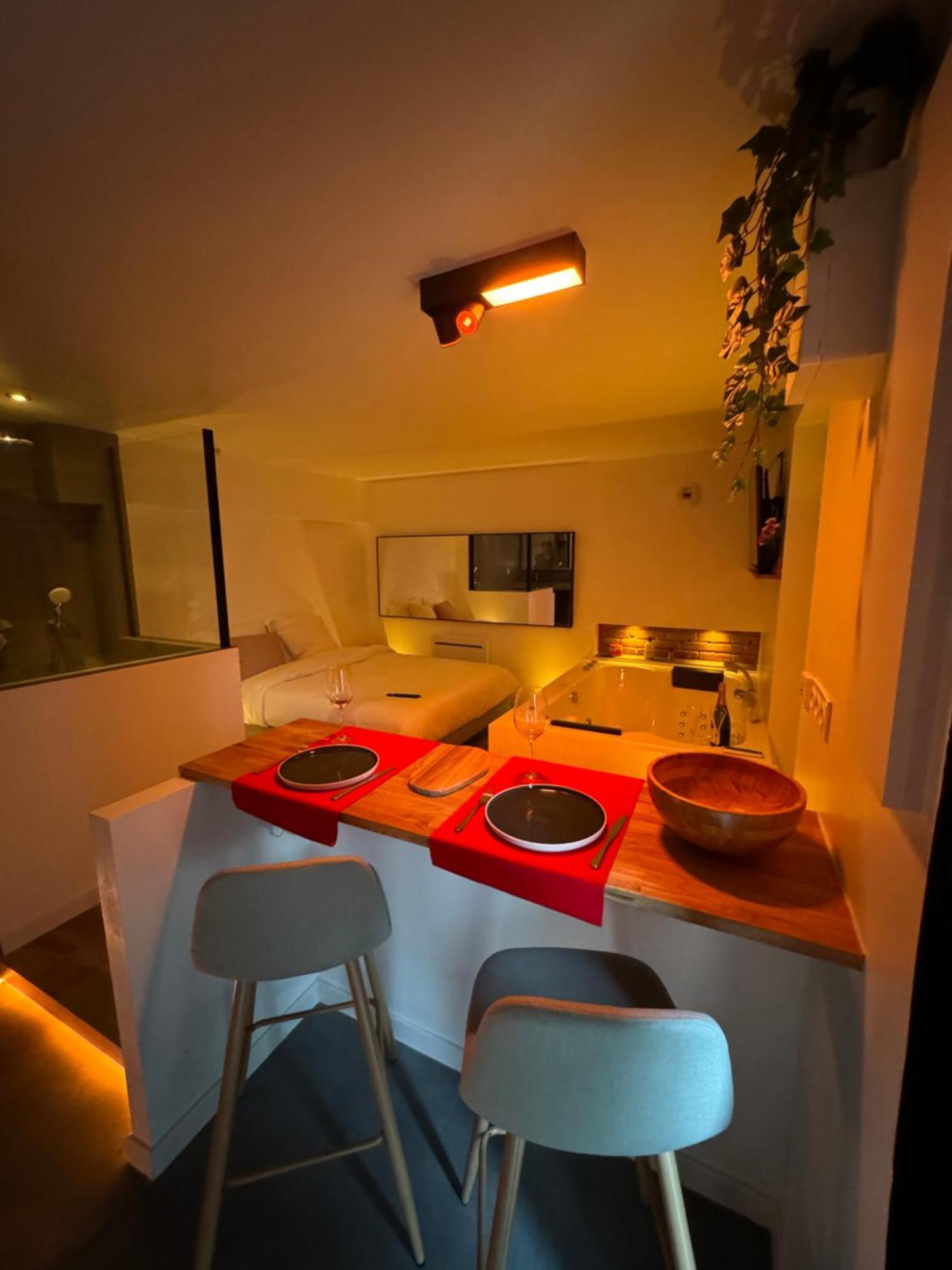 O Romeo - Suite Privee Fougeres Bagian luar foto