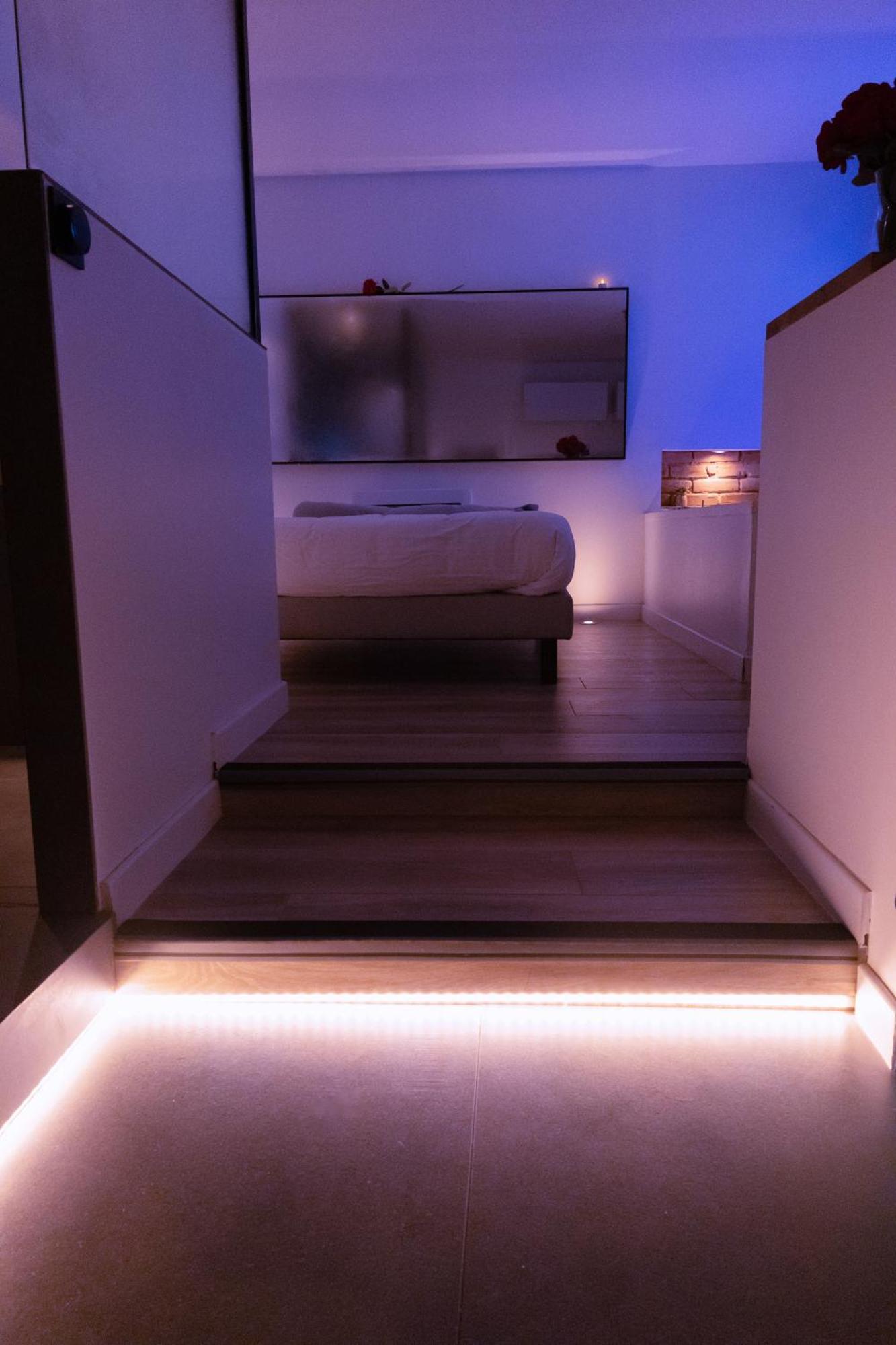 O Romeo - Suite Privee Fougeres Bagian luar foto
